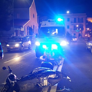 Imperia: scontro auto-moto nella zona del Prino, lievi ferite per una giovane portata in ospedale (Foto) Imperia: scontro auto-moto nella zona del Prino, lievi ferite per una giovane portata in ospedale (Foto)