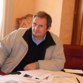 Imperia: Ilvo Calzia presenta il conto, il dirigente fa causa al comune per 229mila euro Imperia: Ilvo Calzia presenta il conto, il dirigente fa causa al comune per 229mila euro