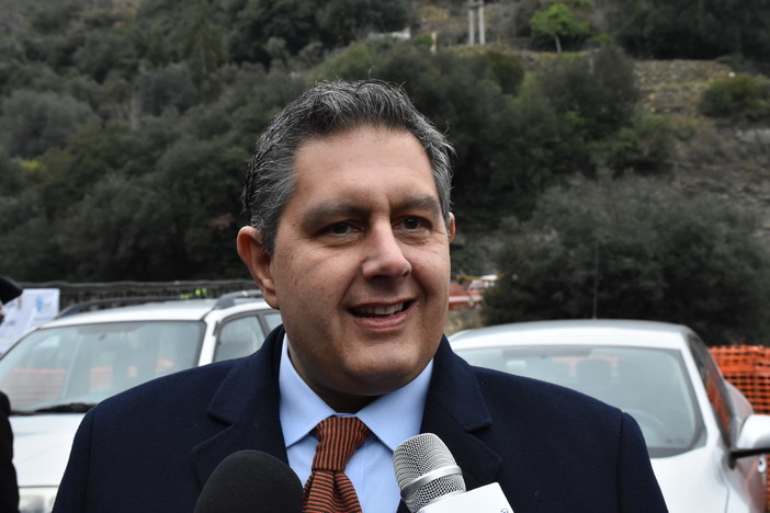 La Regione al lavoro per il rientro degli ospiti lombardi degli alberghi di Alassio: Toti "Forza Ligura torniamo alla normalità!" La Regione al lavoro per il rientro degli ospiti lombardi degli alberghi di Alassio: Toti "Forza Ligura torniamo alla normalità!"