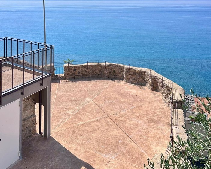 Cervo, il Bastione di Mezzodì riapre le porte dopo il restauro: inaugurazione con musica al tramonto e servizi a misura di famiglia
