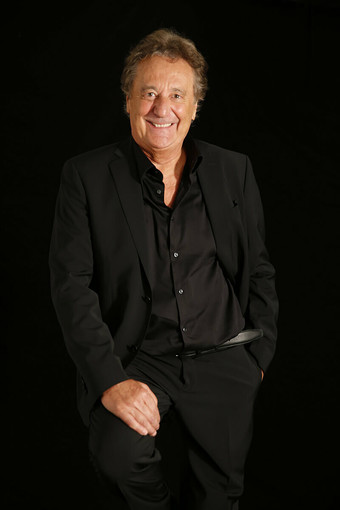 Enzo Iacchetti ospite del Ceriale Summer Festival In piazza della Vittoria presenta il suo ultimo libro