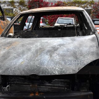San Bartolomeo al Mare: brucia un'auto in via Cristoforo Colombo, intervento dei Vigili del Fuoco San Bartolomeo al Mare: brucia un'auto in via Cristoforo Colombo, intervento dei Vigili del Fuoco