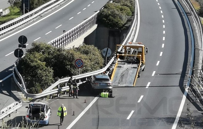 Incidente sulla A10 tra Sanremo ed Arma: un ferito lieve e traffico che scorre verso Genova (Foto)