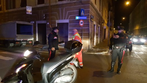 Imperia: cade con lo scooter in via Schiva, trentenne trasportato al pronto soccorso (Foto)