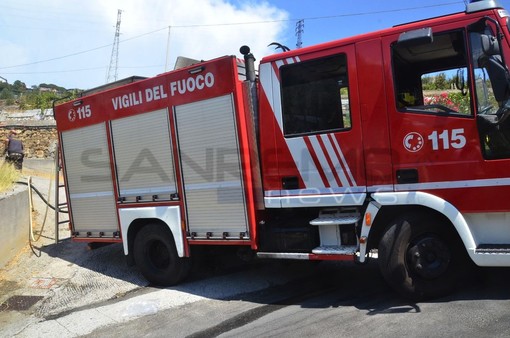 Diano Arentino: giovane motociclista cade e si frattura una spalla, intervento di 118 e vigili del fuoco Diano Arentino: giovane motociclista cade e si frattura una spalla, intervento di 118 e vigili del fuoco