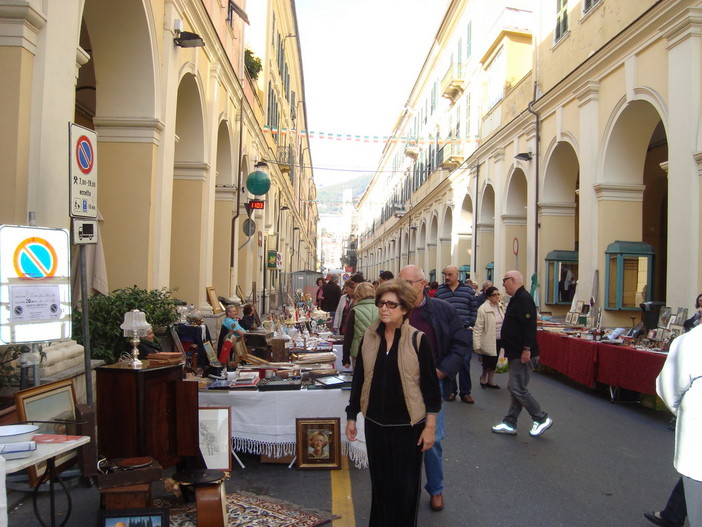 Mostra mercato dell’antiquariato a Imperia Oneglia