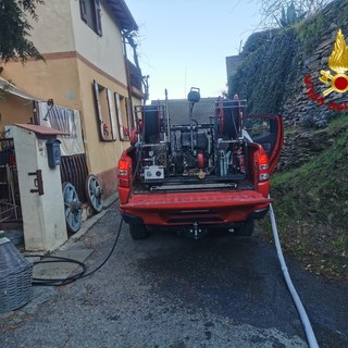 Prelà: surriscaldamento di una canna fumaria, incendio in un'abitazione di Tavole e intervento dei Vvf (Foto)