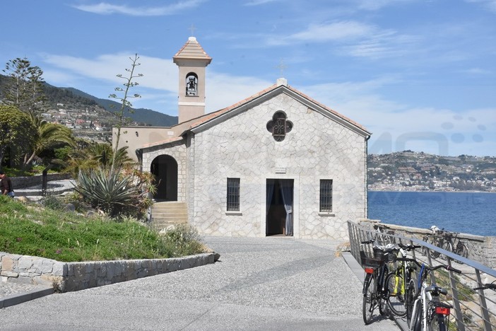 Chiesetta di Sant'Ampelio a Bordighera Chiesetta di Sant'Ampelio a Bordighera