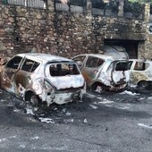 Sette auto danneggiate nell’incendio di Costarainera, i proprietari ancora in attesa di essere risarciti