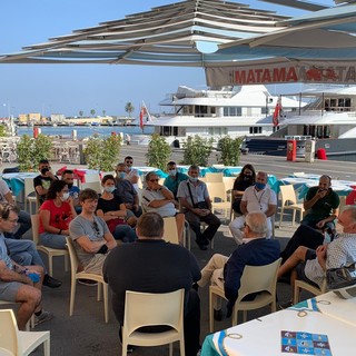 Elezioni regionali. Luigi Sappa incontra i commercianti di Imperia Oneglia: “In Regione filo diretto con le categorie economiche” Elezioni regionali. Luigi Sappa incontra i commercianti di Imperia Oneglia: “In Regione filo diretto con le categorie economiche”