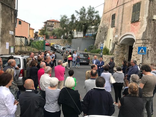 Imperia: ieri in piazza San Michele l'incontro con i cittadini del candidato Sindaco Luca Lanteri Imperia: ieri in piazza San Michele l'incontro con i cittadini del candidato Sindaco Luca Lanteri