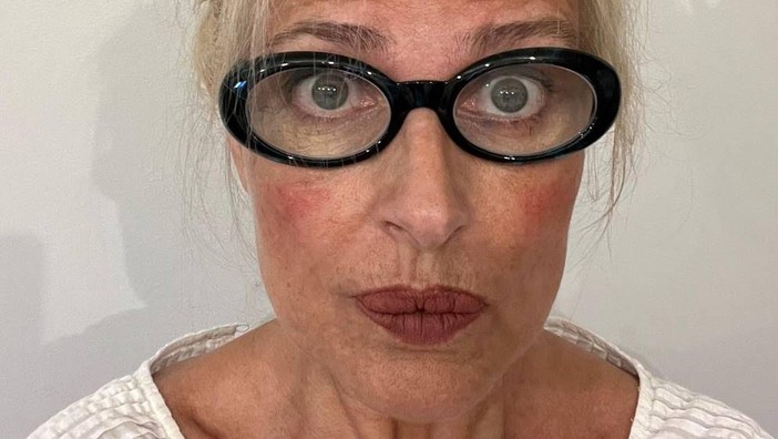 Spettacolo dell’attrice Irene Ivaldi a Palazzo Viale di Cervo Spettacolo dell’attrice Irene Ivaldi a Palazzo Viale di Cervo