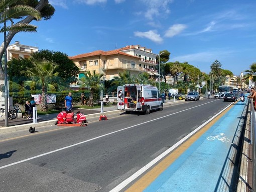 Diano Marina: scontro auto-moto sull'Aurelia, due feriti non gravi trasportati in ospedale (Foto)