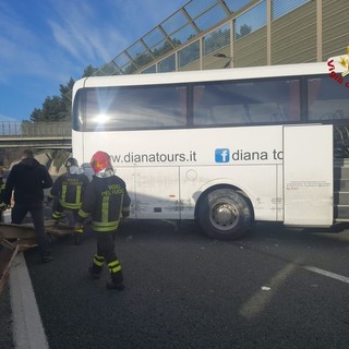 Scolaresca di Imperia si schianta in autostrada, il racconto di una mamma: “Bambini salvi per miracolo" (foto e video)