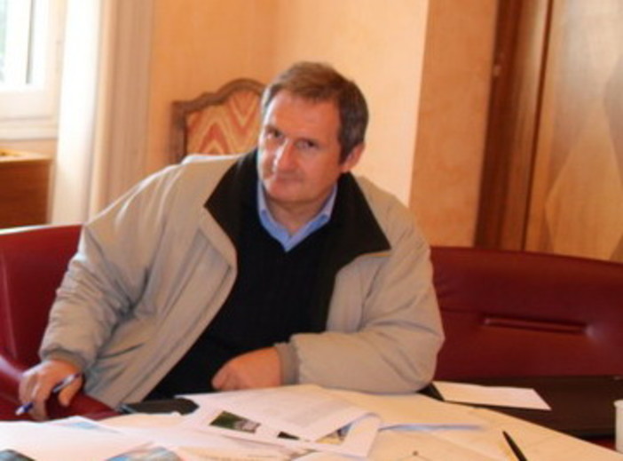 Imperia: Ilvo Calzia presenta il conto, il dirigente fa causa al comune per 229mila euro Imperia: Ilvo Calzia presenta il conto, il dirigente fa causa al comune per 229mila euro
