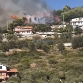 Due incendi nel primo pomeriggio: Vigili del Fuoco e volontari in azione a Panegai e Costarainera (Foto e Video) Due incendi nel primo pomeriggio: Vigili del Fuoco e volontari in azione a Panegai e Costarainera (Foto e Video)