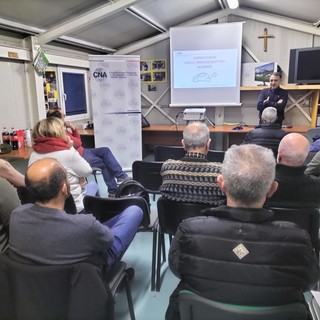 “Sicurezza dei veicoli ibridi ed elettrici”: incontro formativo di Cna e Fortec per la squadra antincendi di Sanremo “Sicurezza dei veicoli ibridi ed elettrici”: incontro formativo di Cna e Fortec per la squadra antincendi di Sanremo