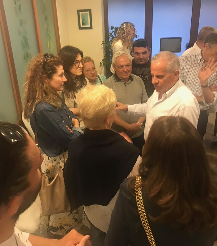 Imperia: il candidato Sindaco Claudio Scajola incontra i residenti di Castevecchio (Foto)