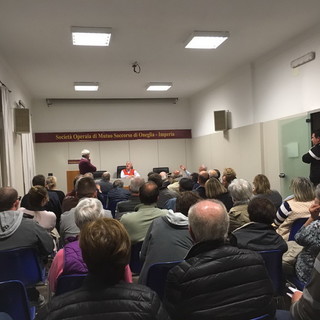 Doppio appuntamento, nella giornata di ieri per il candidato Sindaco di Imperia Claudio Scajola Doppio appuntamento, nella giornata di ieri per il candidato Sindaco di Imperia Claudio Scajola