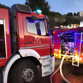 Ranzo: incendio a Costa Bacelega. Stalla distrutta dalle fiamme, illesi animali e persone