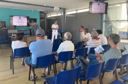 Il personale della Capitaneria di Porto di Imperia e Sanremo incontra il ceto peschereccio Il personale della Capitaneria di Porto di Imperia e Sanremo incontra il ceto peschereccio