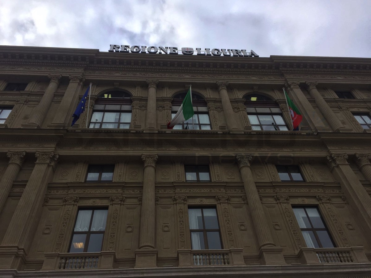 Dopo l'approvazione alla Camera la scure del M5S sui vitalizi pronta ad abbattersi sulla Regione. Ecco chi li percepisce