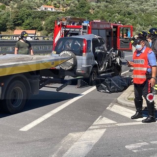 Pontedassio: perde il controllo dell'auto e finisce contro il guard-rail sulla SS28, morta una donna (Foto)