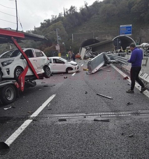 Grave incidente sull'A12 tra Sestri Levante e Lavagna: due morti, traffico bloccato in entrambe le direzioni (Foto)