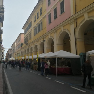 Imperia: inizieranno a ottobre i lavori di restyling dei portici di Oneglia, spostamento in banchina Aicardi per OliOliva Imperia: inizieranno a ottobre i lavori di restyling dei portici di Oneglia, spostamento in banchina Aicardi per OliOliva