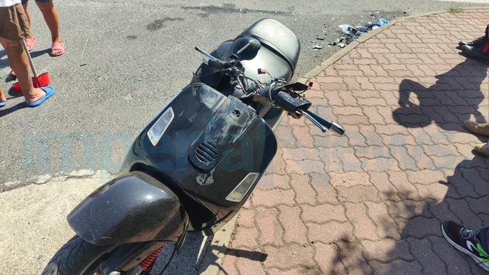 Santo Stefano al Mare: auto svolta e centra in pieno uno scooter, 30enne in gravi condizioni (Foto) Santo Stefano al Mare: auto svolta e centra in pieno uno scooter, 30enne in gravi condizioni (Foto)