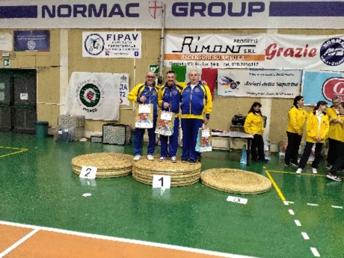 Tripletta d'oro per gli Arcieri San Bartolomeo ai Campionati Italiani Indoor