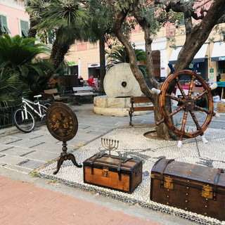 Mostra mercato dell’antiquariato in piazza Bianchi e via San Giovanni a Imperia