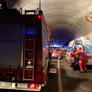 Automobile contro mezzo pesante sulla A10 in galleria Diano Calderina