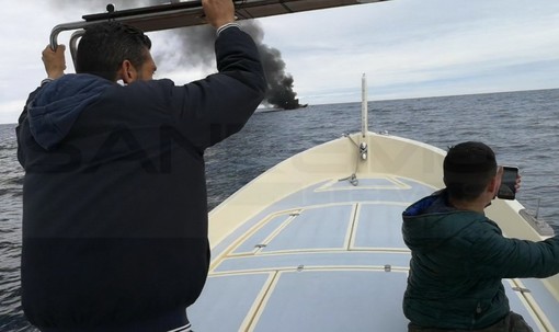 Ventimiglia: il racconto dei tre pescatori che hanno salvato l'equipaggio della barca a vela andata a fuoco (Foto)