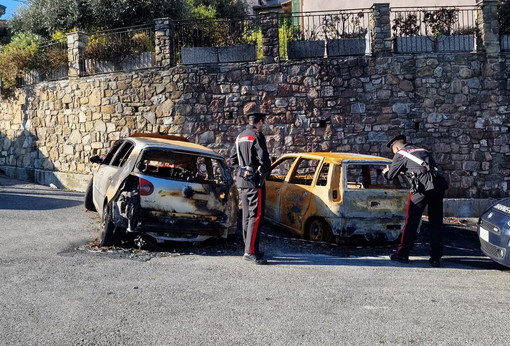 Costarainera, in manette il responsabile dell’incendio delle auto: avrebbe agito per ragioni sentimentali Costarainera, in manette il responsabile dell’incendio delle auto: avrebbe agito per ragioni sentimentali