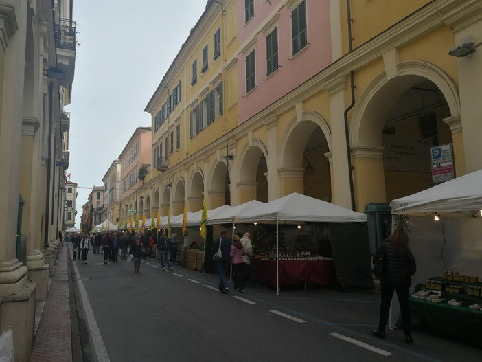 Imperia: inizieranno a ottobre i lavori di restyling dei portici di Oneglia, spostamento in banchina Aicardi per OliOliva