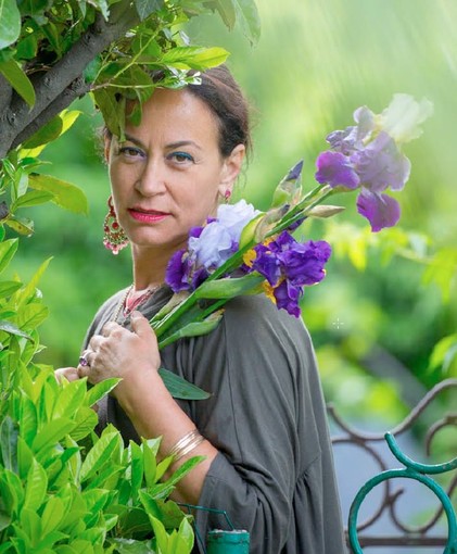 Cristina Mostosi nel suo giardino