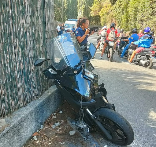 Imperia: scontro tra due moto sul Capo Berta, due feriti e traffico in tilt sull'Aurelia (Foto)