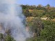 Molini di Prelà: incendio di sterpaglie e roveti, intervento in atto di Vigili del Fuoco e Volontari