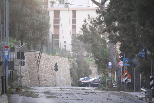 Forte vento stanotte sulla provincia: colpita Sanremo, Aurelia chiusa alla Vesca per alberi pericolanti (Foto e Video)