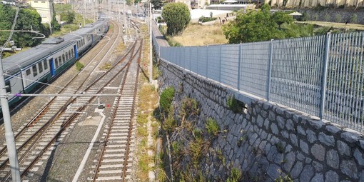 Ventimiglia: investimento mortale, uomo colpito da un treno nella zona antistante l'anfiteatro, traffico ferroviario bloccato (Foto)