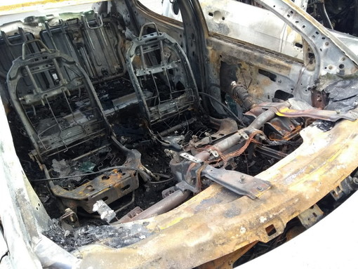 San Bartolomeo al Mare: auto distrutta dalle fiamme ieri in via Richetti, intervento dei Vigili del Fuoco