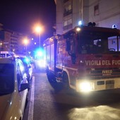 Imperia: si capotta con l'auto, sfonda un guard-rail e fugge via, l'incidente stanotte in via Ponte Vecchio