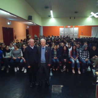 Imperia: 300 studenti del 'Ruffini' e della 'Sauro' hanno incontrato ieri lo scrittore Hafez Haidar (Foto)