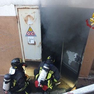 Diano Marina: incendio in una cabina elettrica di via Sant'Elmo, intervento dei Vigili del Fuoco (Foto) Diano Marina: incendio in una cabina elettrica di via Sant'Elmo, intervento dei Vigili del Fuoco (Foto)