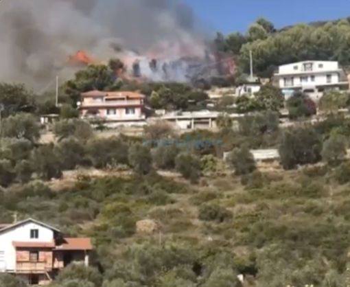 Due incendi nel primo pomeriggio: Vigili del Fuoco e volontari in azione a Panegai e Costarainera (Foto e Video)