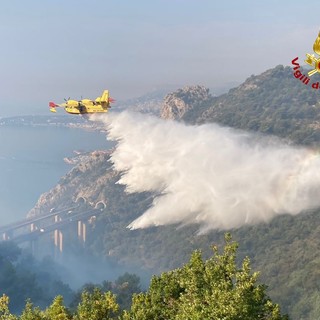 Incendi di Ventimiglia e Prelà: operazioni di bonifica in corso da terra e con i mezzi aerei