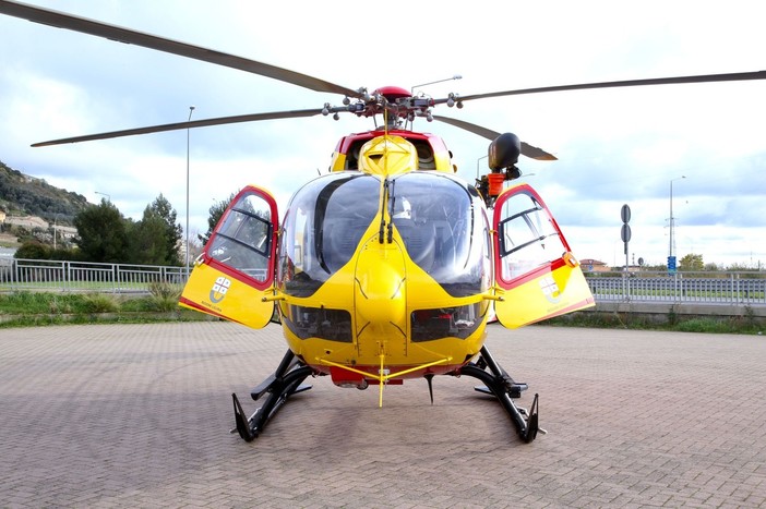 Un uomo di 42 anni investito sull'Aurelia tra San Lorenzo al Mare e Imperia: portato in elicottero al 'Santa Corona'