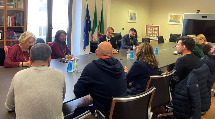 L’assessore Marco Scajola incontra i sindacati per il mancato accordo sul rinnovo del contratto Federcasa L’assessore Marco Scajola incontra i sindacati per il mancato accordo sul rinnovo del contratto Federcasa