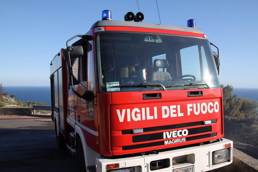 Lingueglietta: piccolo incendio di sterpaglie in mattinata, intervento di Vigili del Fuoco e Volontari Lingueglietta: piccolo incendio di sterpaglie in mattinata, intervento di Vigili del Fuoco e Volontari